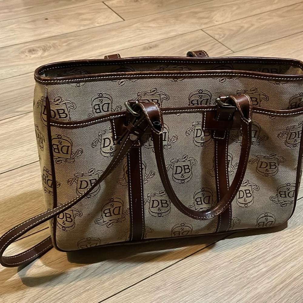 Dooney&bourke monogram shoulder/cross bag